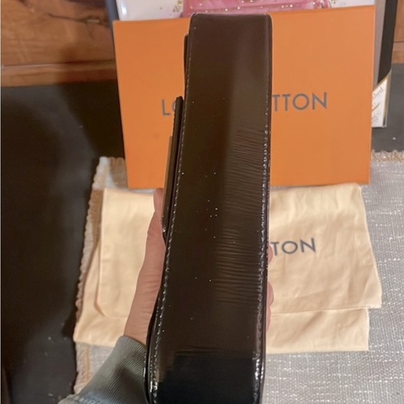 Louis Vuitton Epi Black Patent Leather Clutch Bag with Large LV logo / 10” x 5” - Picture 4 of 7